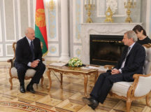 Александр Лукашенко принял Йоханнеса Хана. © Фото - пресс-служба президента Беларуси