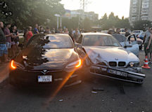 В Одессе 14-летний мальчик разбил чужую Tesla