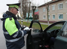 Сотрудник ГАИ Беларуси за работой. © Фото 1prof.by