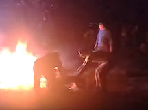 В Витебске на Купалье девушка упала в костёр. © Скриншот из видео