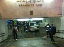 В Минске Mazda влетела в переход метро (ФОТО)