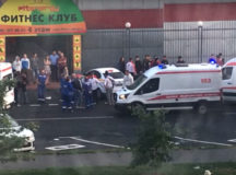 В Москве автомобиль въехал в толпу (ВИДЕО)