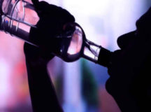 У консула США за время работы в России развился алкоголизм. © Фото с сайта therecoveryvillage.com