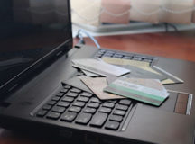 Хитрый белорус фотографировал кредитки коллег. © Фото с сайта sk.gov.by