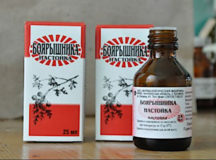 Настойка боярышника. © Фото с сайта intermonitor.ru