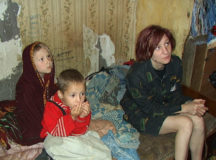 Российская семья в "хрущёвке". © Фото с сайта park72.ru