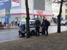 Российских журналистов увозят в Советское РУВД Минска. © Фото БАЖ