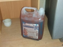 Изъятая канистра со стеклоомывателем. © Фото - пресс-служба СК