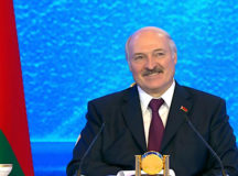 Во время "Большого разговора с президентом". © Кадр из эфира телеканала "Беларусь 1"