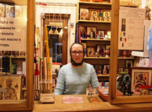 Церковная лавка в России. Фото с  сайта zastupnica-losinka.ru