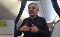 Пьяный Александр Панкратов-Черный в самолете. © Скриншот из видео