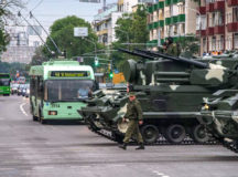 Пока танки в Минске заметны лишь на репетициях парада. © Фото - БелаПАН