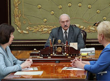 Во время рабочей встречи. © Фото - пресс-служба президента Беларуси