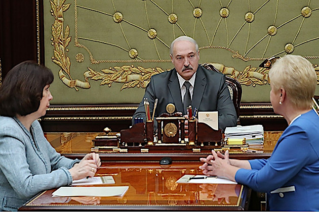 Во время рабочей встречи