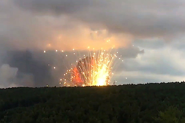 В России горит склад снарядов