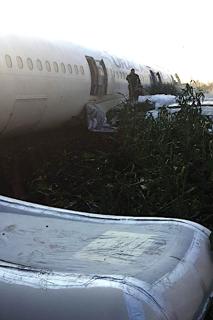 В России сел в кукурузном поле Airbus A321